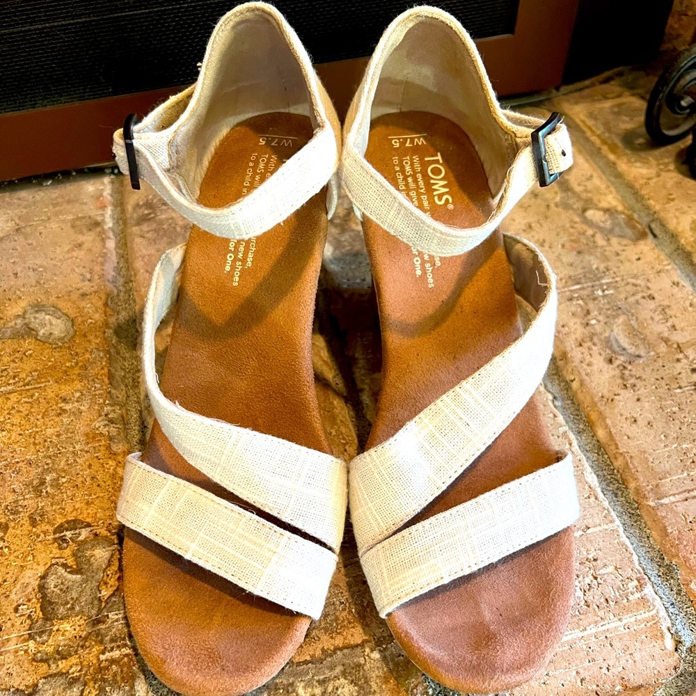 Tom’s Linen Wedge Sandal